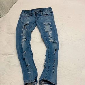 Distressed skinny jeans
